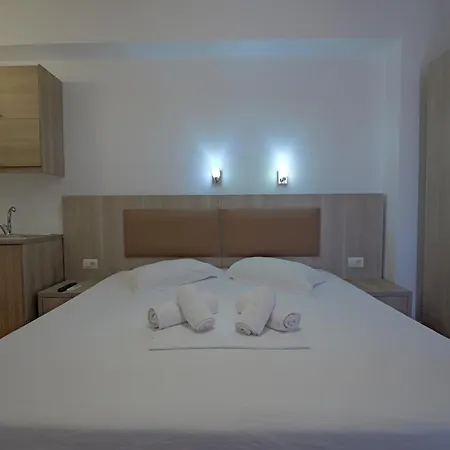 Vila Aurora בית הארחה 3*