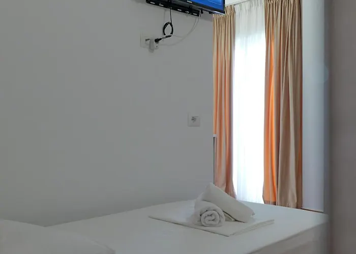 Guest house Vila Aurora Ksamil