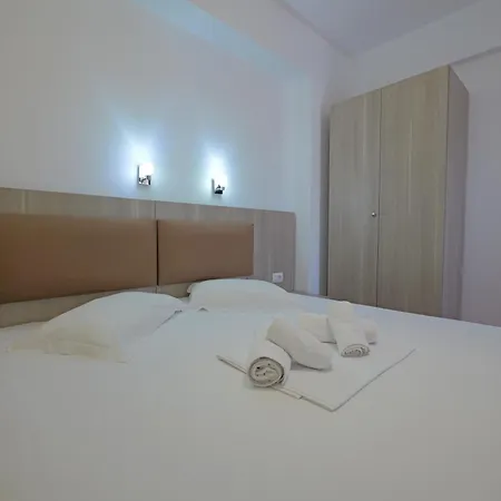 Vila Aurora Ксамил