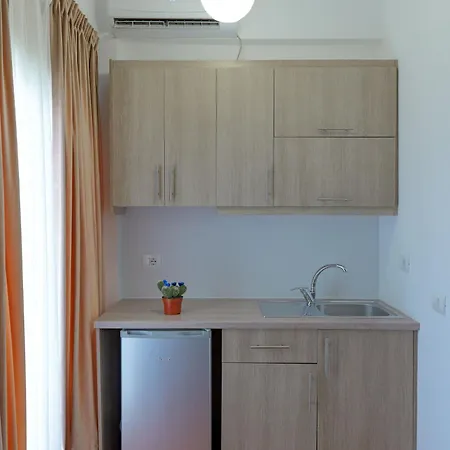 Vila Aurora 3* Ксамил